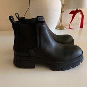 UGG Ashton Waterproof Chelsea Boot